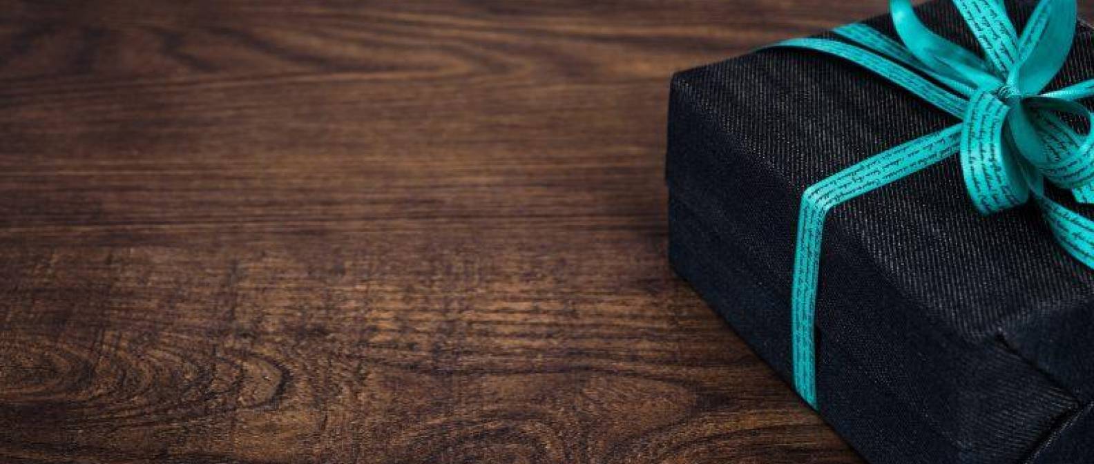 7 Holiday Gifts For Your Favorite Commuter